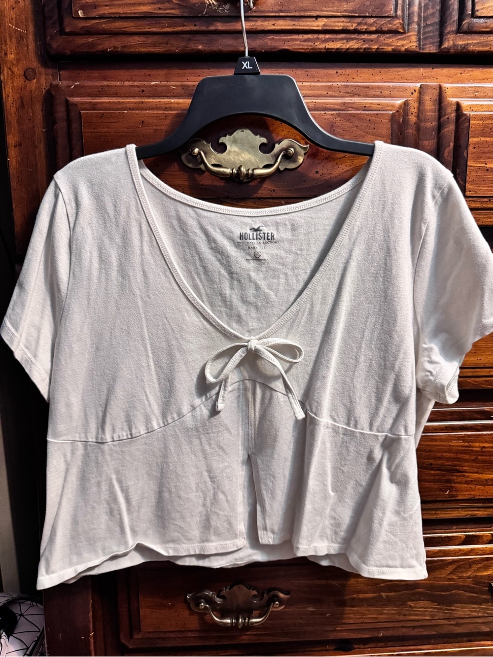 Hollister Women's Cream White Short Sleeve Scoop Neck Front Tie Detail Crop Top